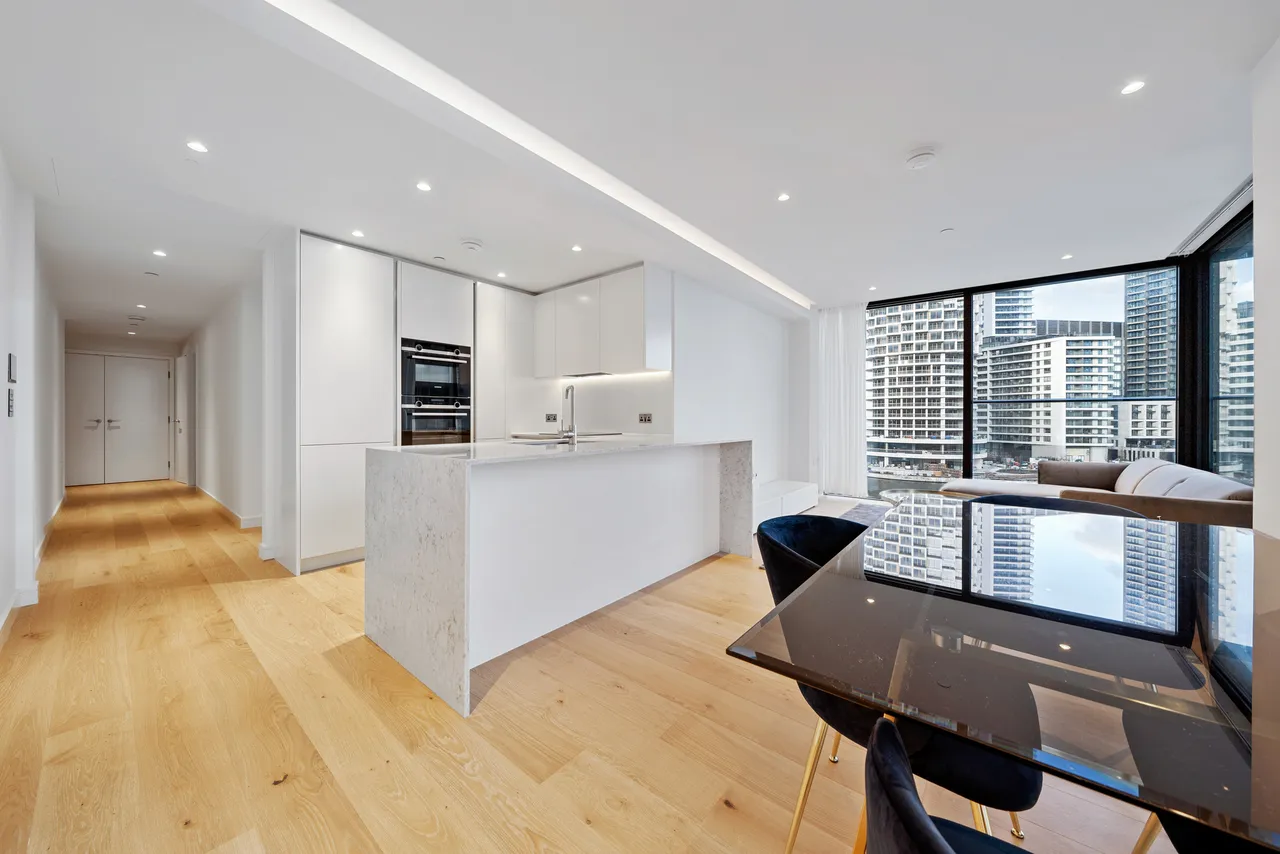 2 bed flat to rent, South Quay Plaza, Canary Wharf, E14