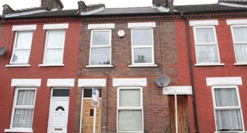 2 bed house for sale — Ash Road, Luton LU4 8AQ