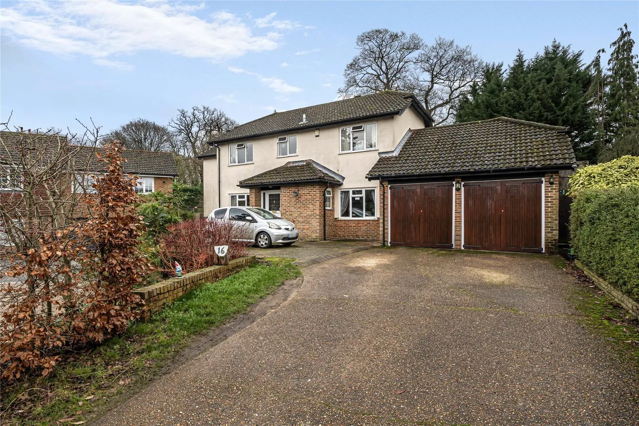 6 bed house for sale — Rolinsden Way, Keston, BR2