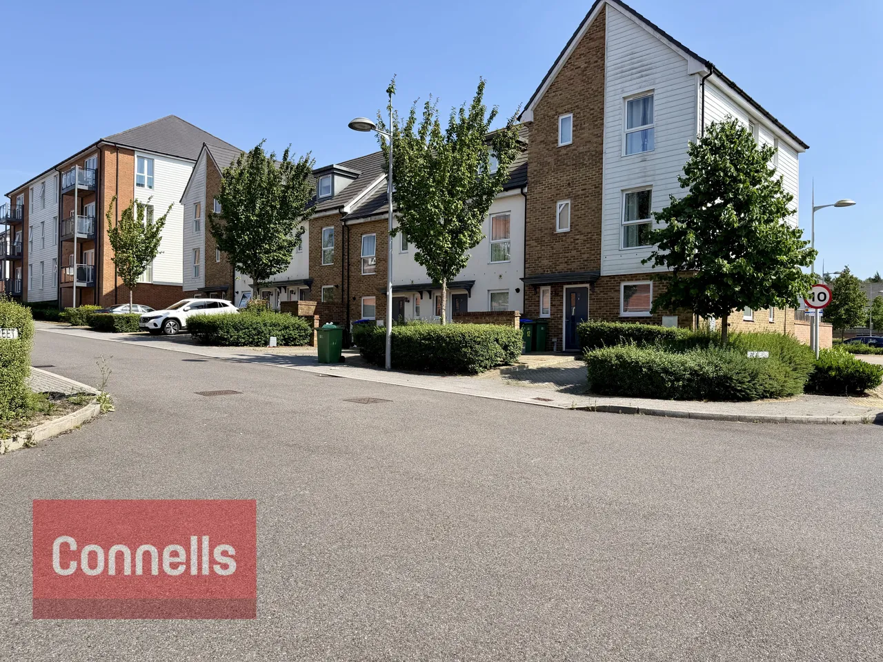 4 bed property to rent, Clay Vale, RH12