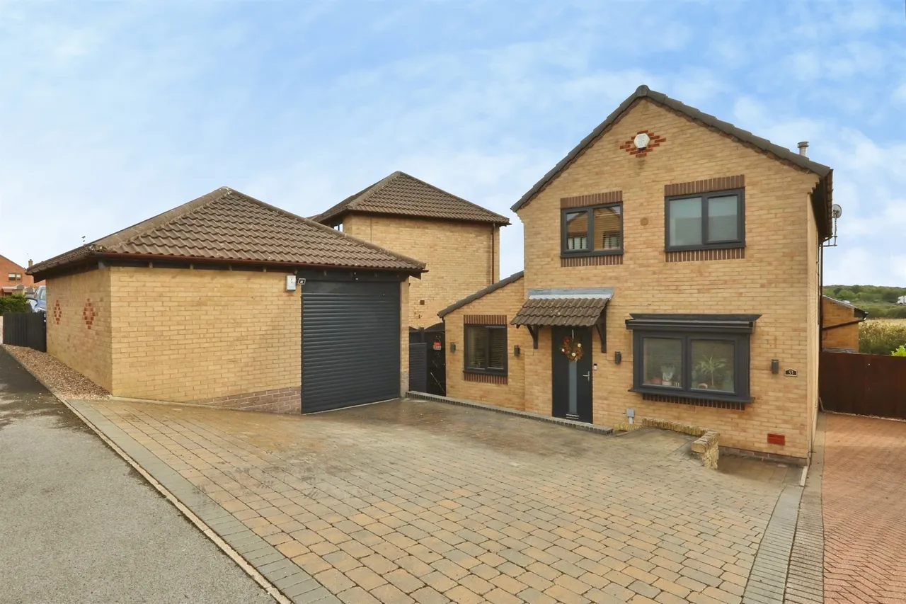4 bed house for sale — Bracken Way, Harworth, DONCASTER