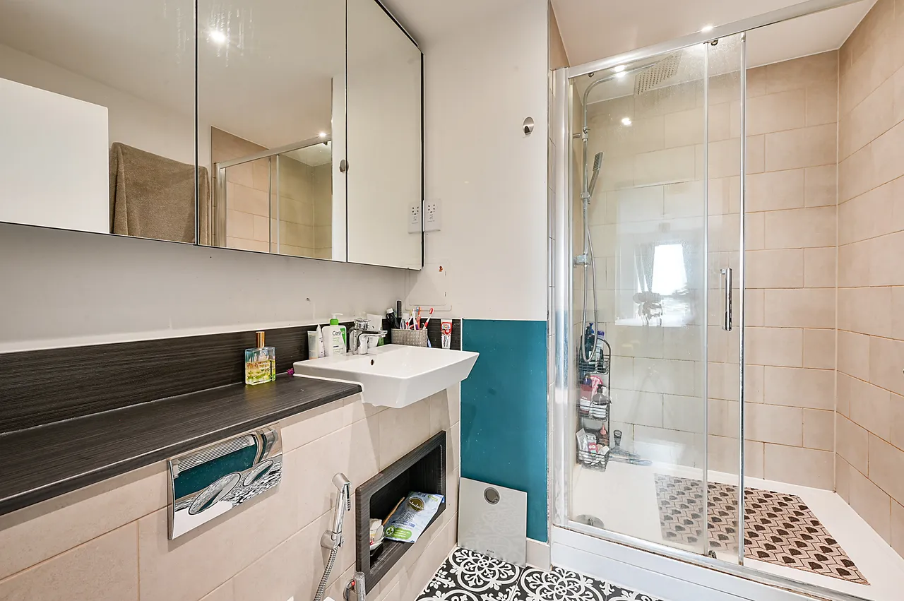 Flat 42, Silverhall House, Hounslow, photo 10