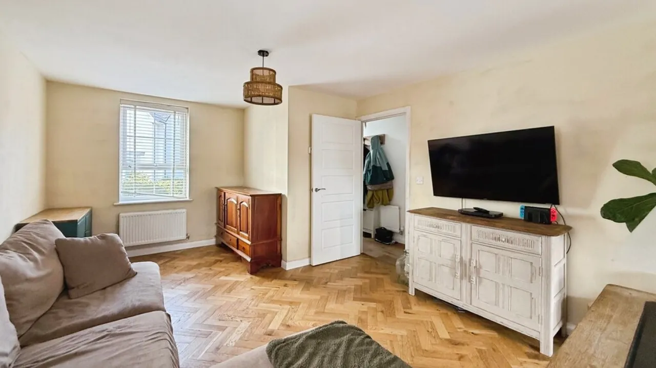 Gilhespy Way, Westbury, photo 6