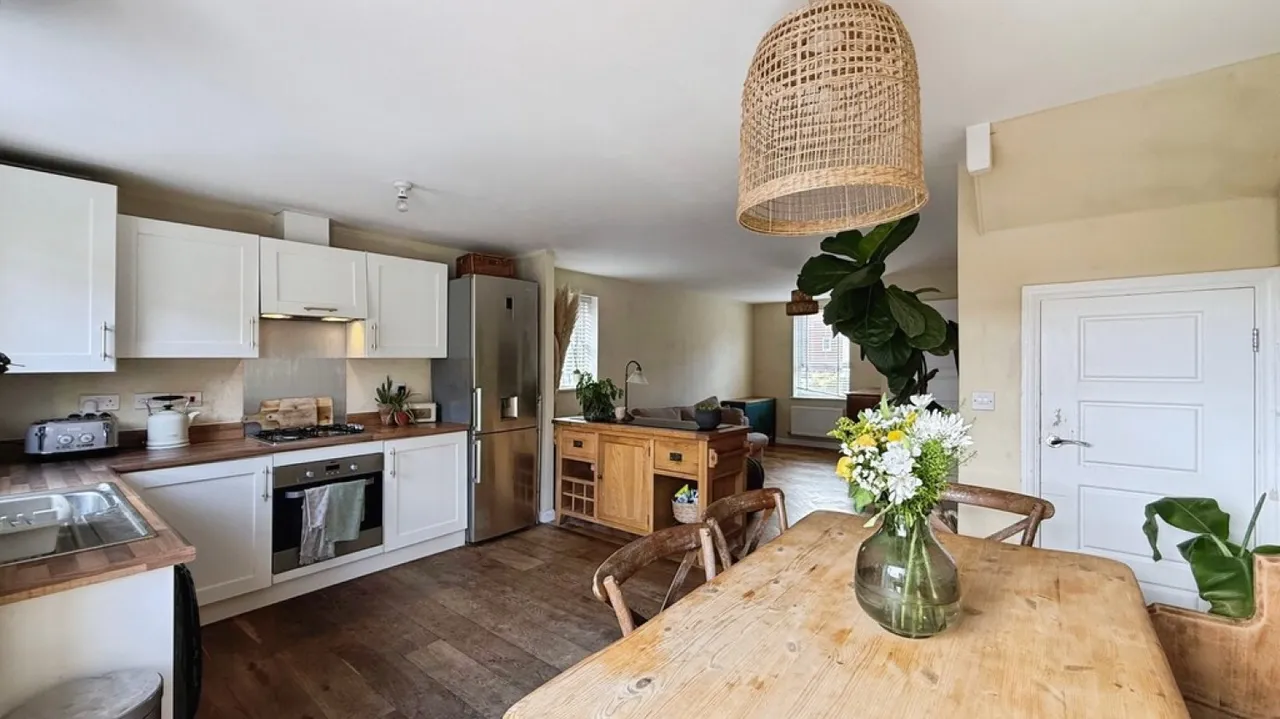 Gilhespy Way, Westbury, photo 4