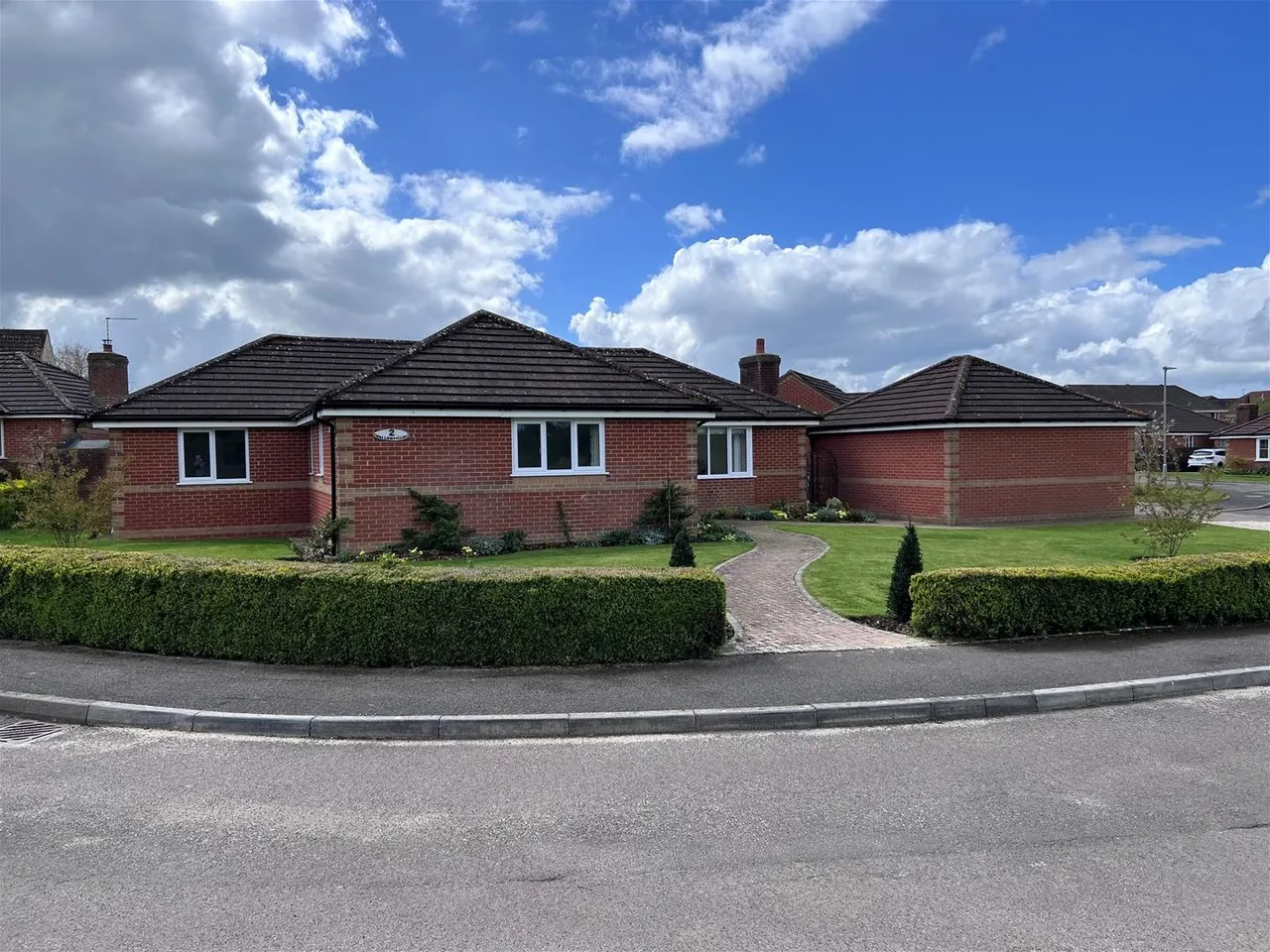 3 bed house for sale — Swallowfields, Gillingham, Dorset SP8 4US