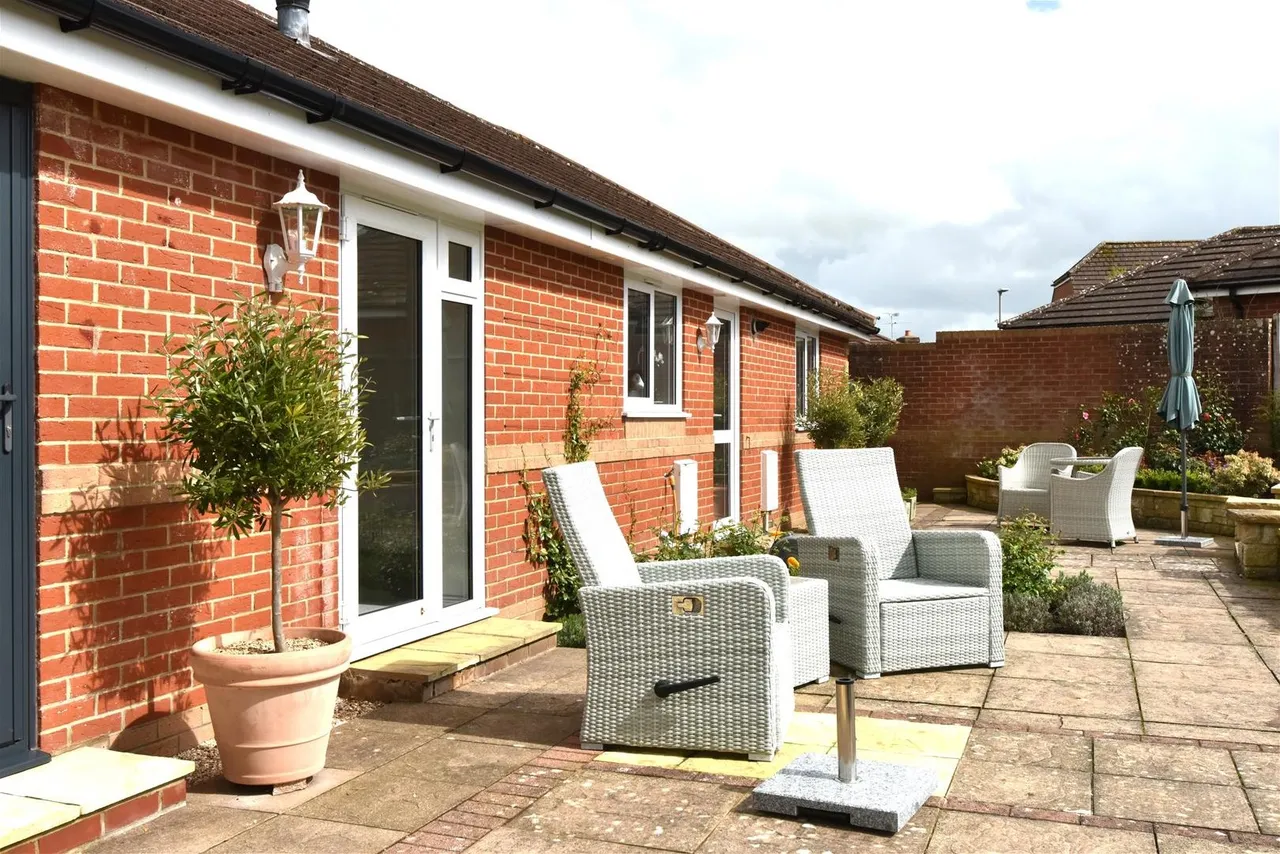 Swallowfields, Gillingham, Dorset SP8 4US, photo 13