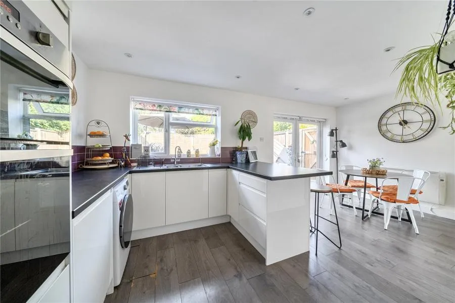 Ullswater Close, Lightwater, GU18, photo 2