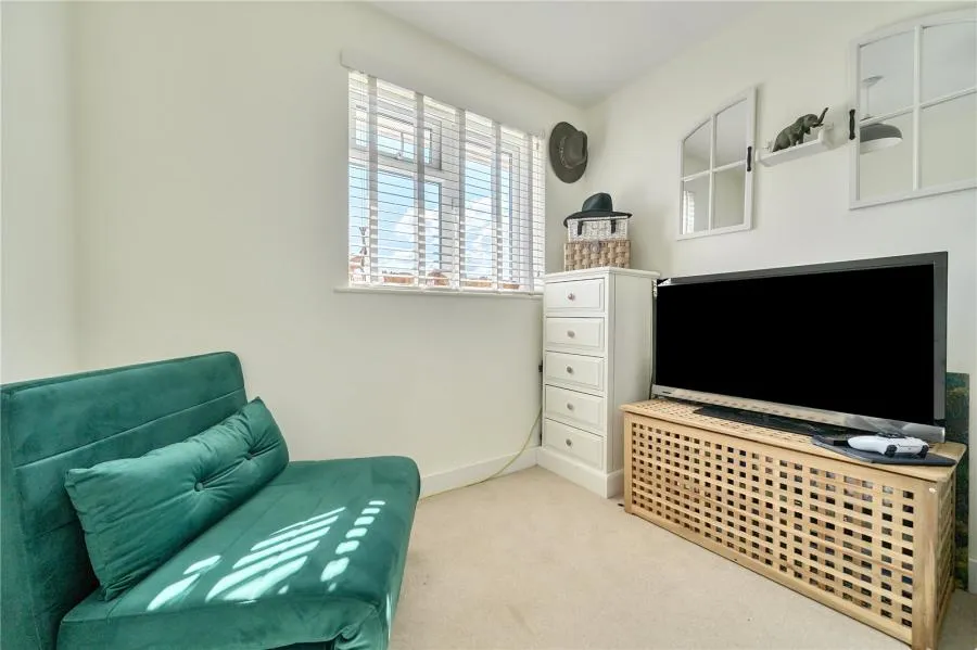 Ullswater Close, Lightwater, GU18, photo 17