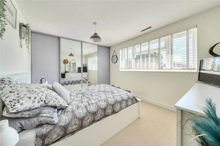 Ullswater Close, Lightwater, GU18, photo 13