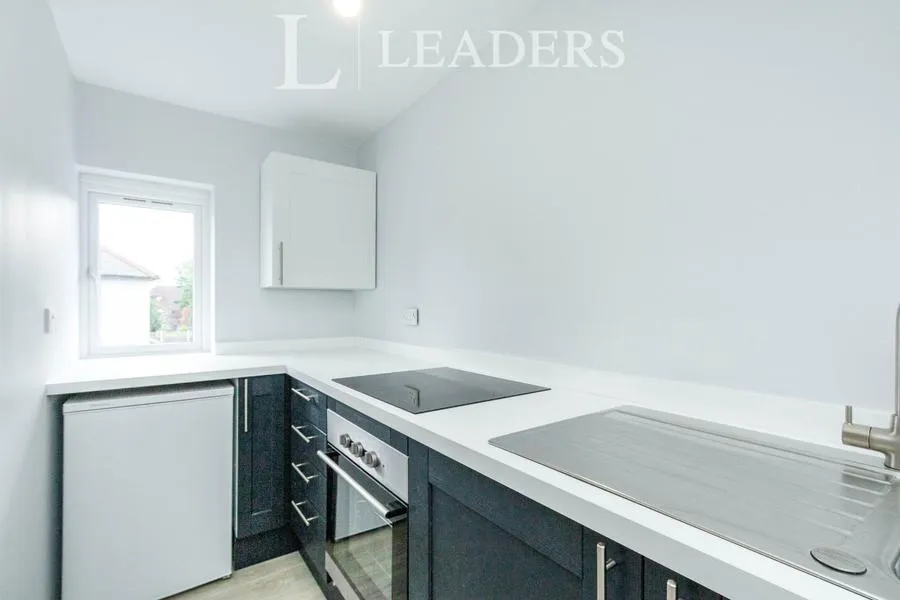 Townsend Lane, Woking, GU22, photo 5