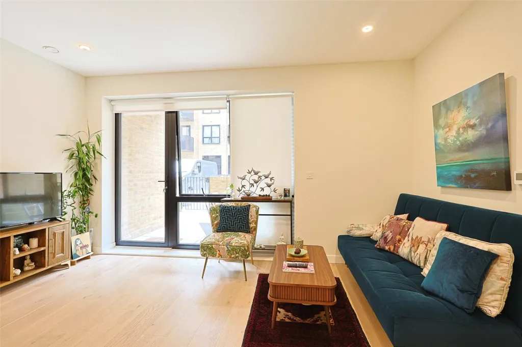 Middle Road, Ealing, W7, photo 8