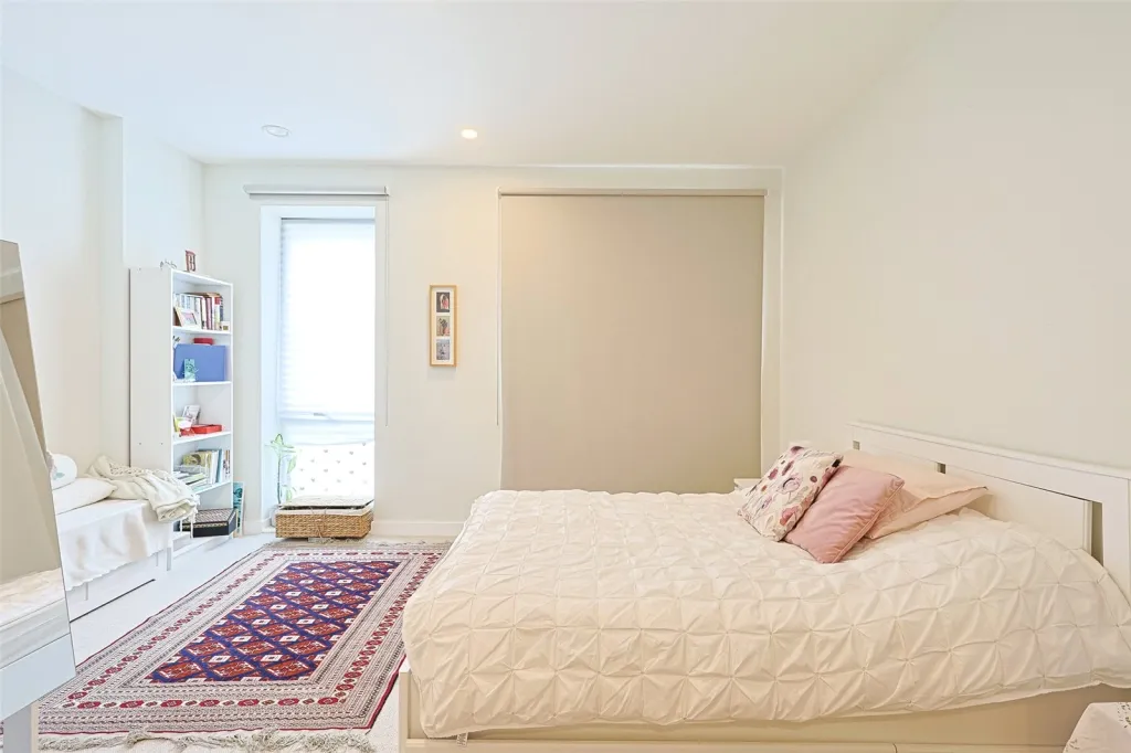 Middle Road, Ealing, W7, photo 13