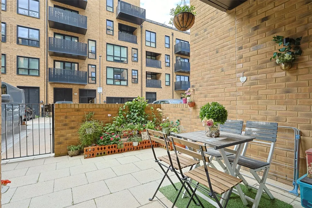 Middle Road, Ealing, W7, photo 18