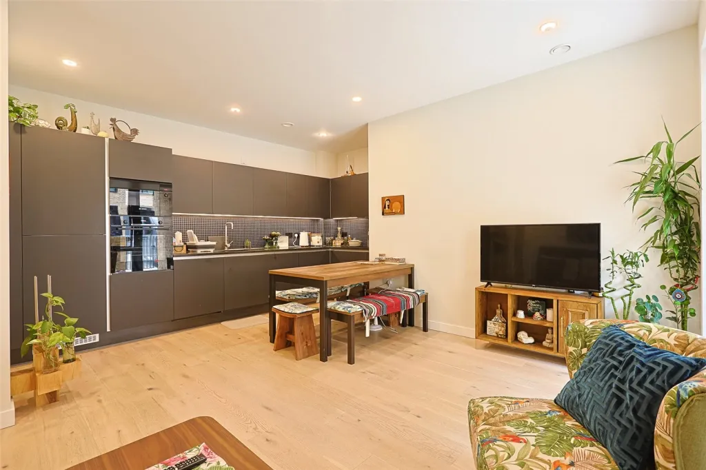 Middle Road, Ealing, W7, photo 5