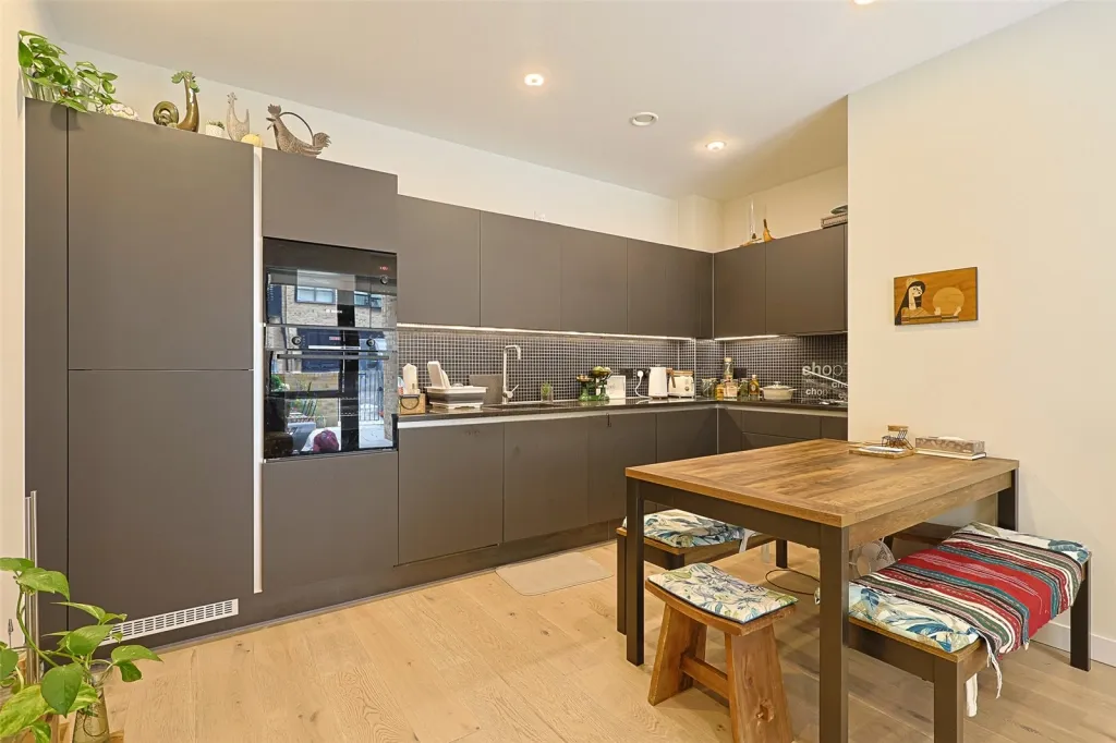 Middle Road, Ealing, W7, photo 11