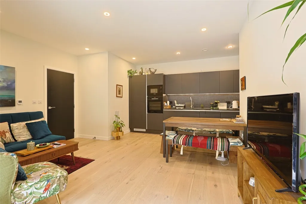Middle Road, Ealing, W7, photo 4
