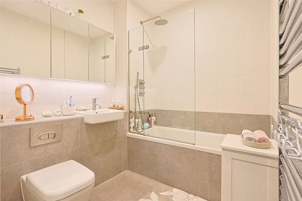 Middle Road, Ealing, W7, photo 16