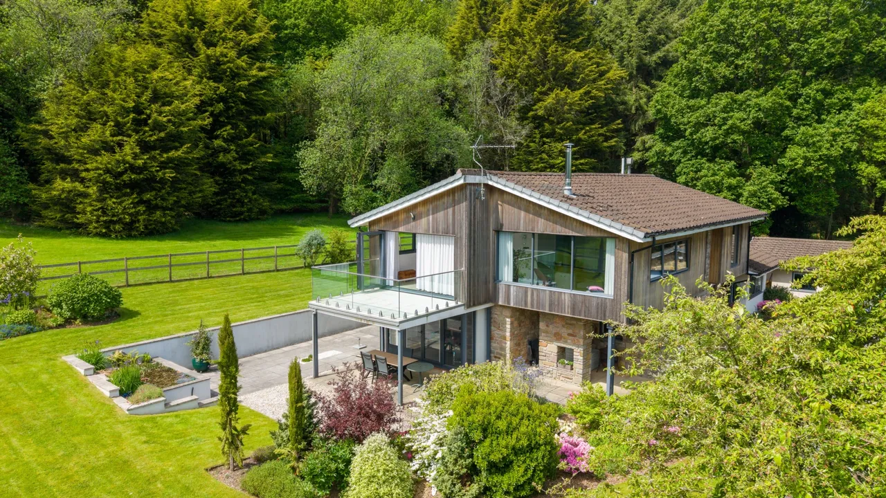 6 bed house for sale, The Narth, NP25