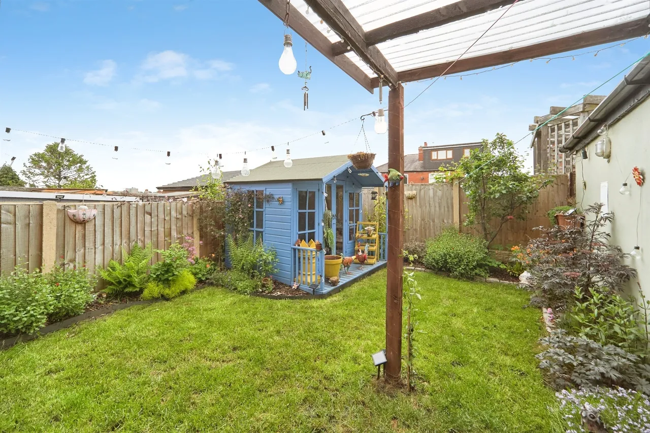 Montagu Gardens, LEEDS, photo 9