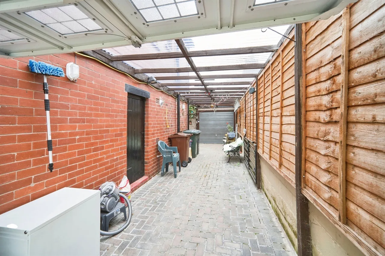 Montagu Gardens, LEEDS, photo 12