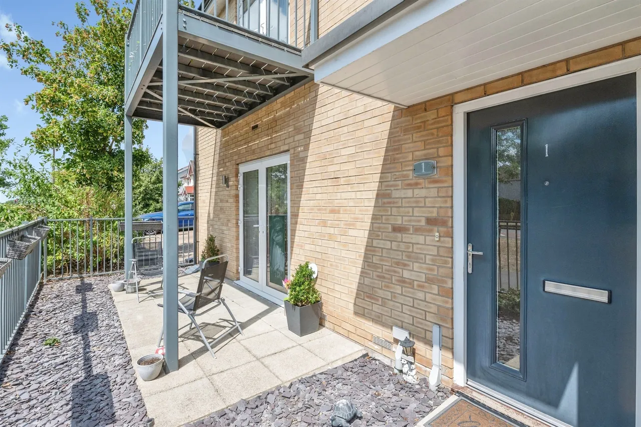 1 bed flat for sale — Haven Road, Rainham