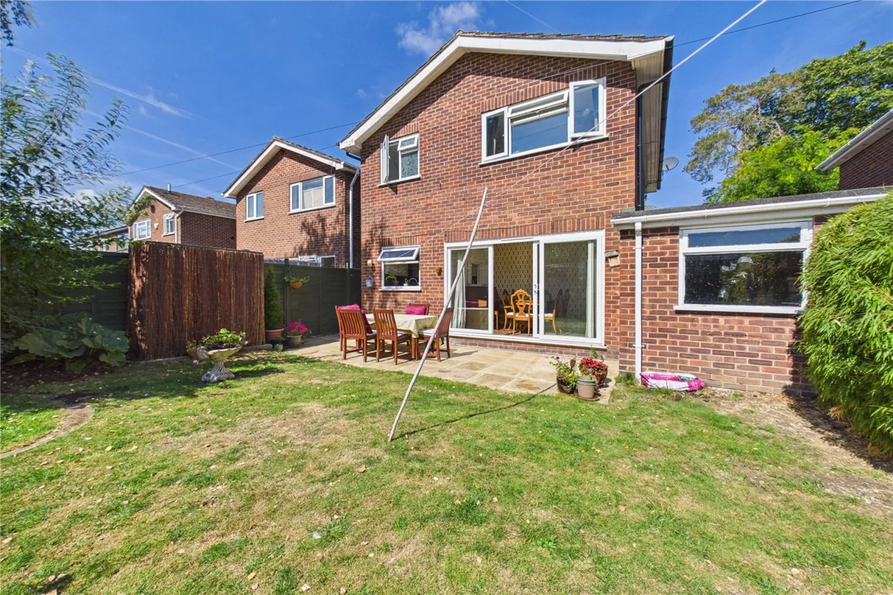 Garlands Close, Burghfield Common, RG7, photo 12