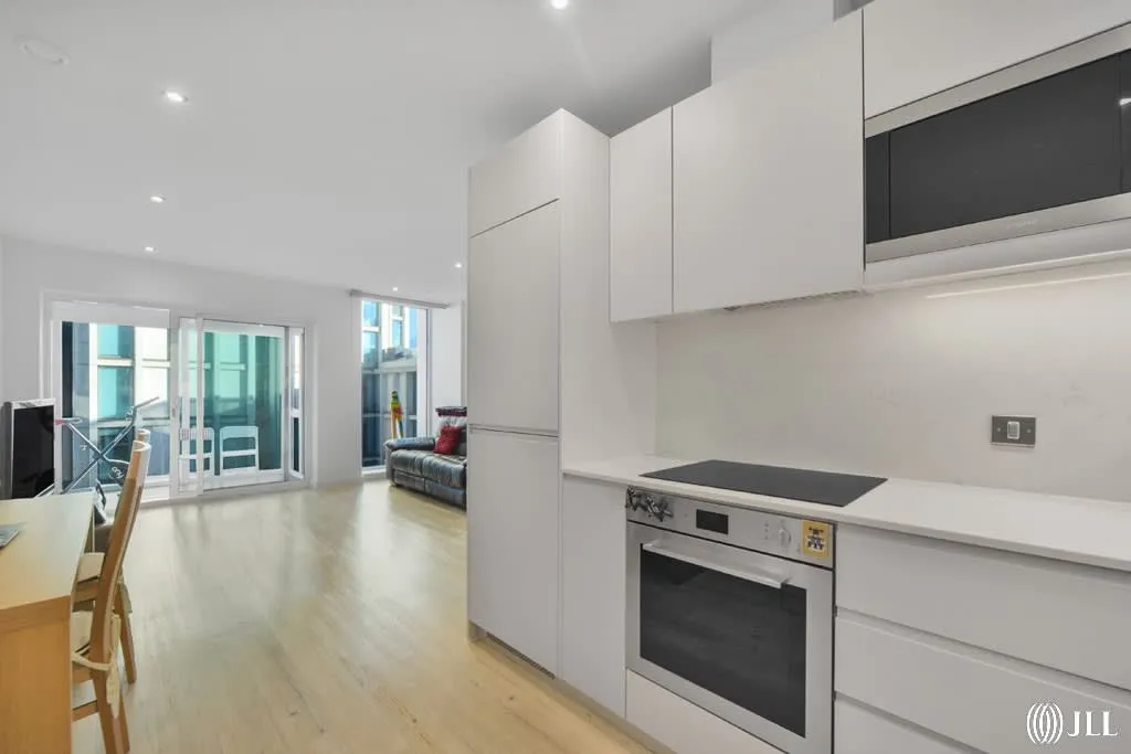 Jupp Road West, London, E15, photo 13