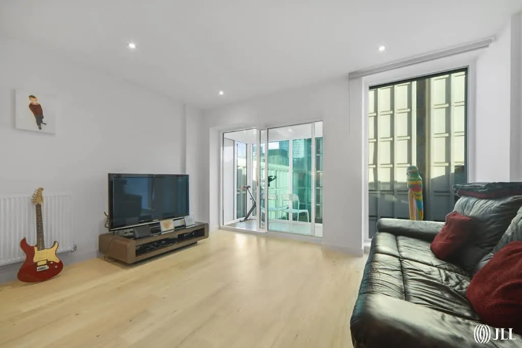 Jupp Road West, London, E15, photo 5