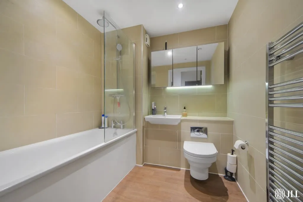 Jupp Road West, London, E15, photo 9