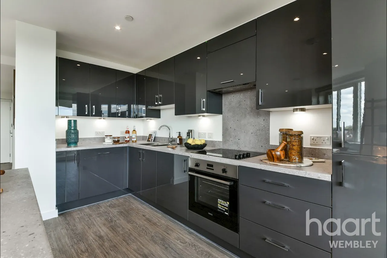 South Way, Wembley, HA9, photo 2