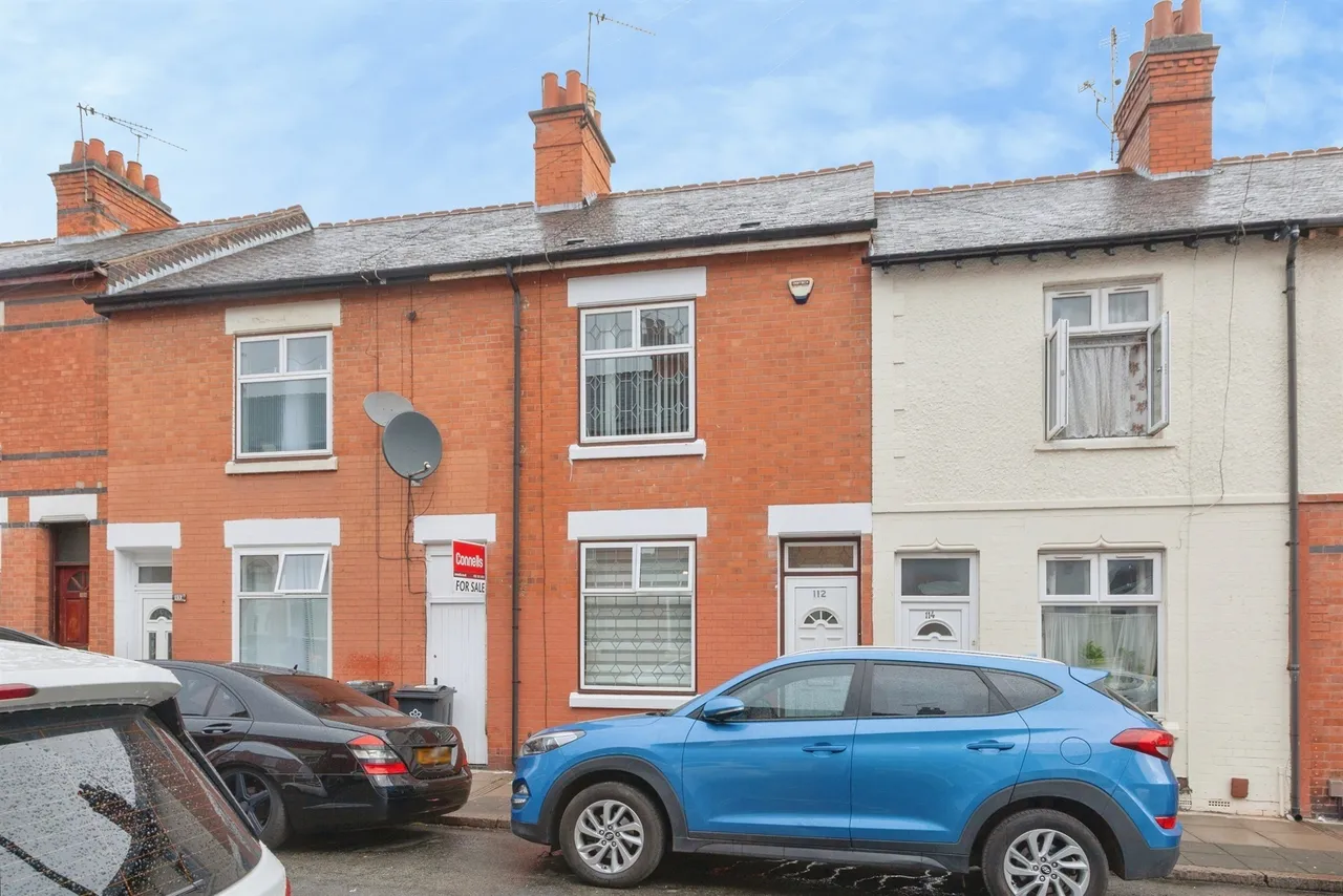 3 bed house for sale — Dronfield Street, Leicester