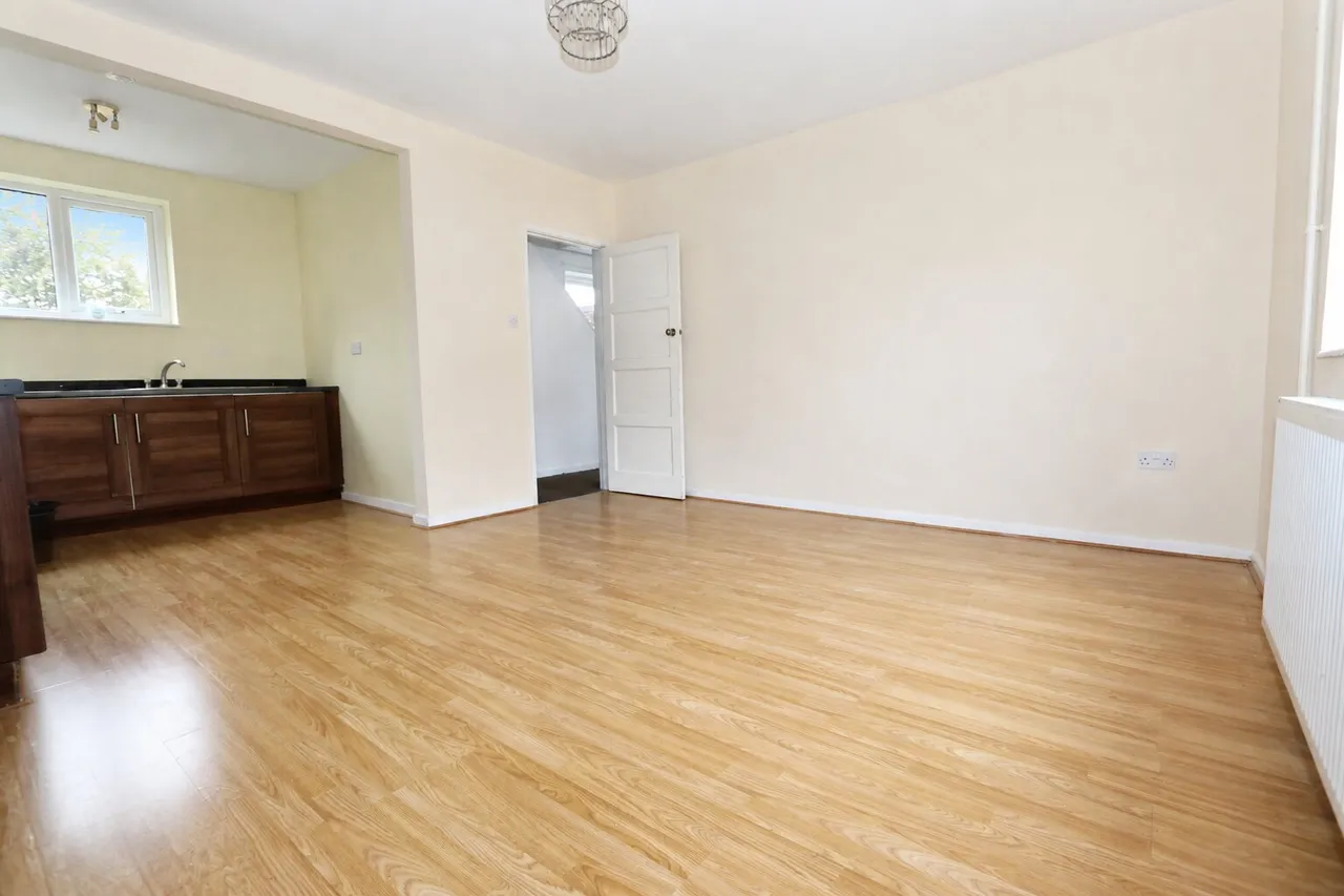 Manor Road, Rothwell, NN14, photo 9