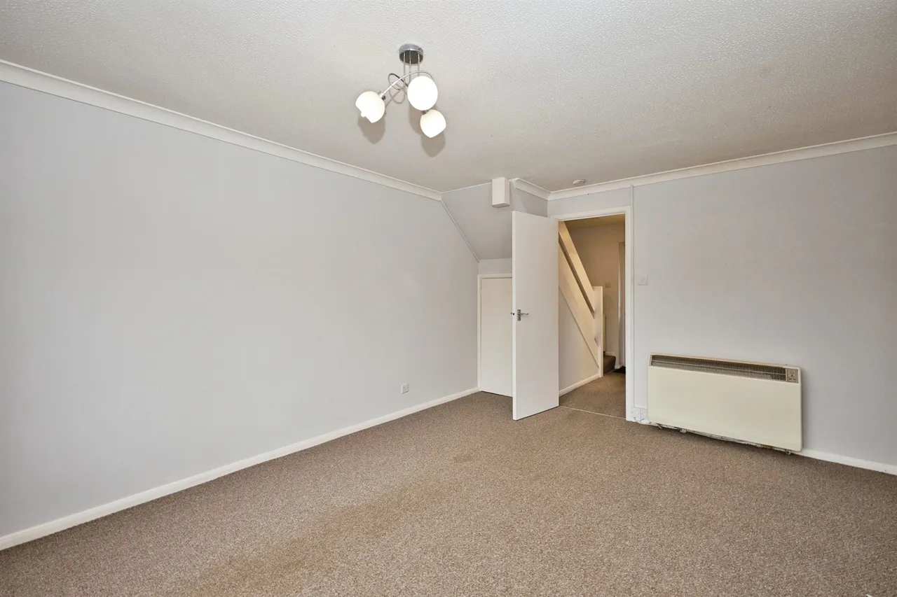 Cavalier Close, Yeovil, photo 5