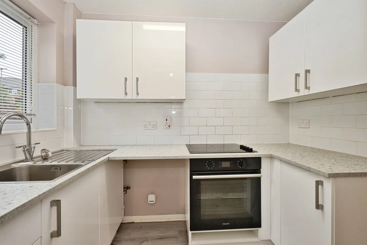 Cavalier Close, Yeovil, photo 3