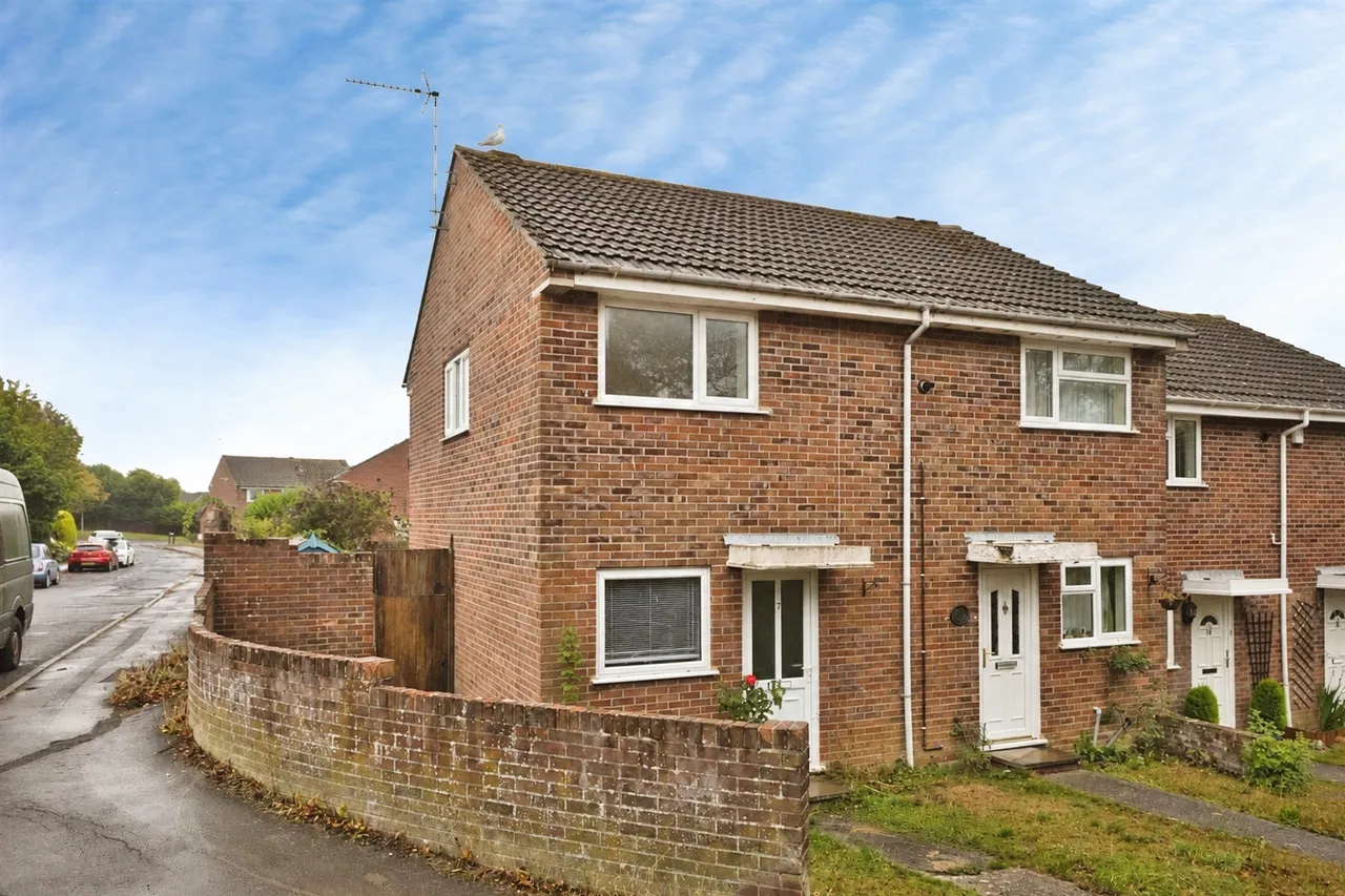 2 bed house for sale — Cavalier Close, Yeovil