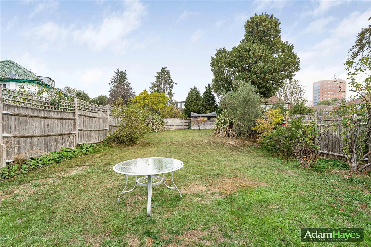 Abbots Gardens, East Finchley, N2, photo 26
