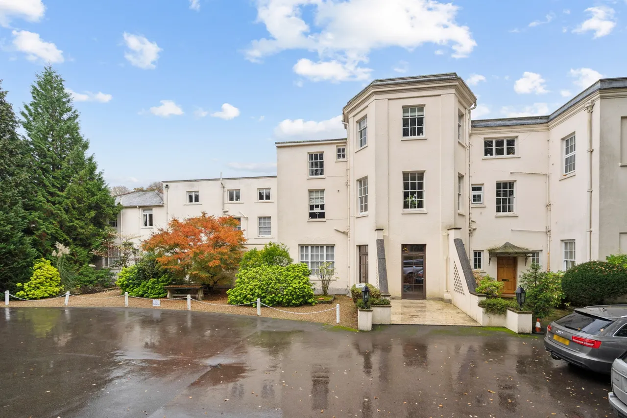 2 bed flat for sale — Virginia Water, Surrey, GU25 4NP