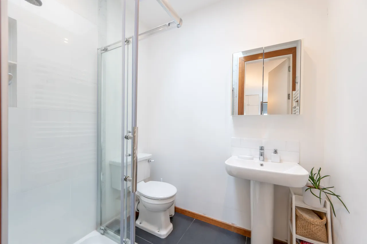 Flat 404, Kassinga House, London, photo 6