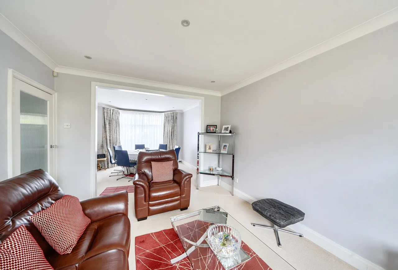 3 bed house for sale — Holyrood Gardens, Edgware, HA8 5LR
