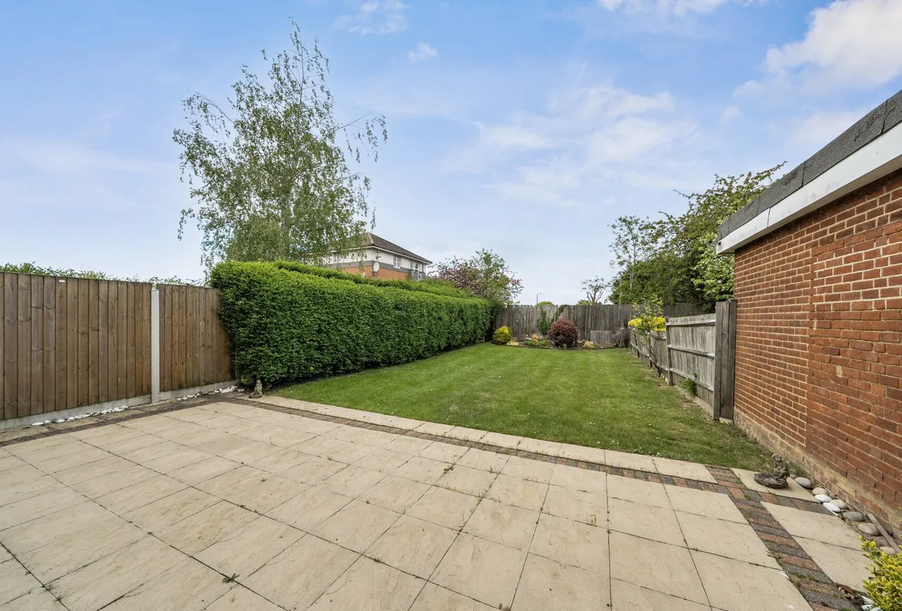 Holyrood Gardens, Edgware, HA8 5LR, photo 10
