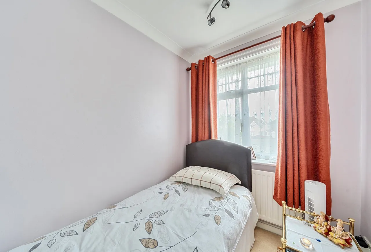 Holyrood Gardens, Edgware, HA8 5LR, photo 13