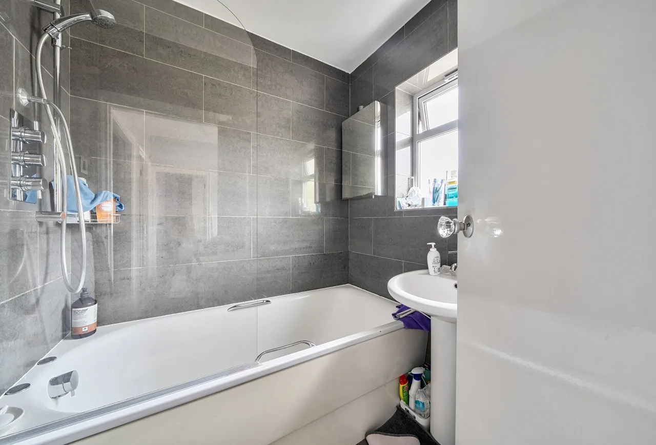 Holyrood Gardens, Edgware, HA8 5LR, photo 7