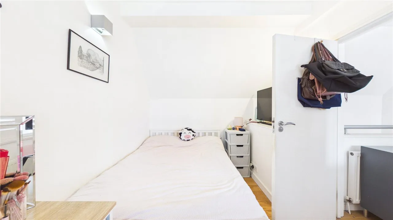 Gatton Road, London, SW17, photo 18