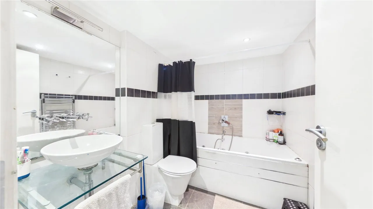 Gatton Road, London, SW17, photo 25