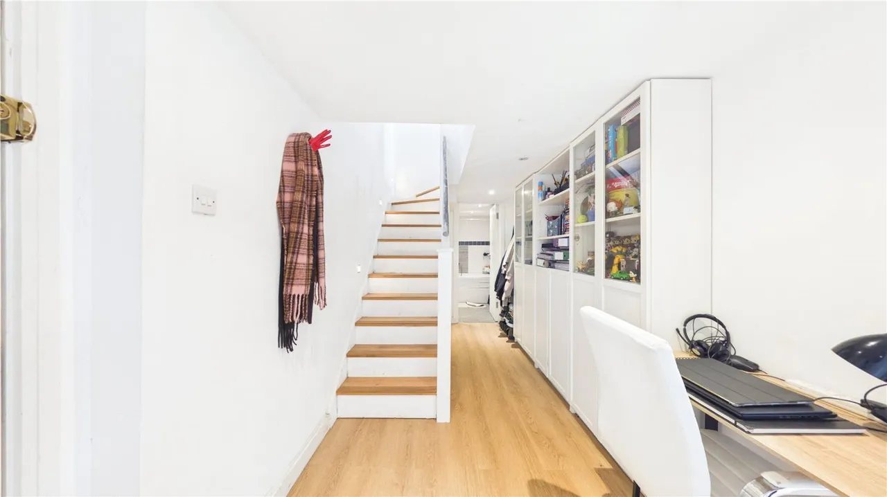 Gatton Road, London, SW17, photo 6