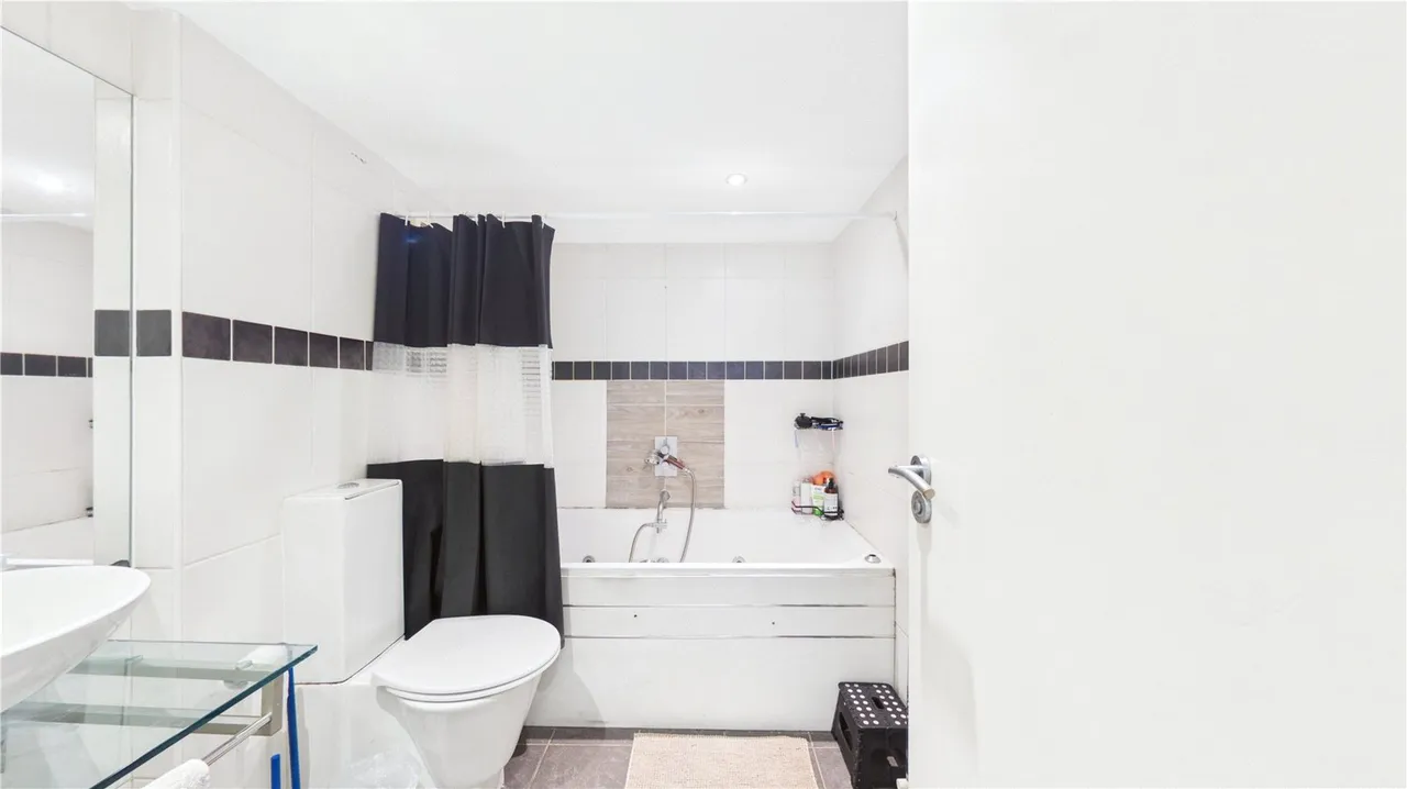 Gatton Road, London, SW17, photo 26