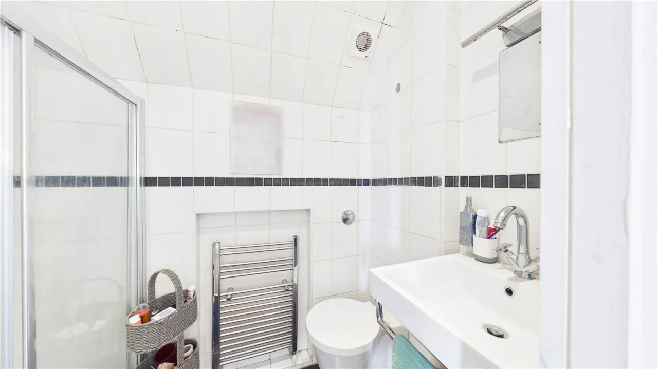Gatton Road, London, SW17, photo 20