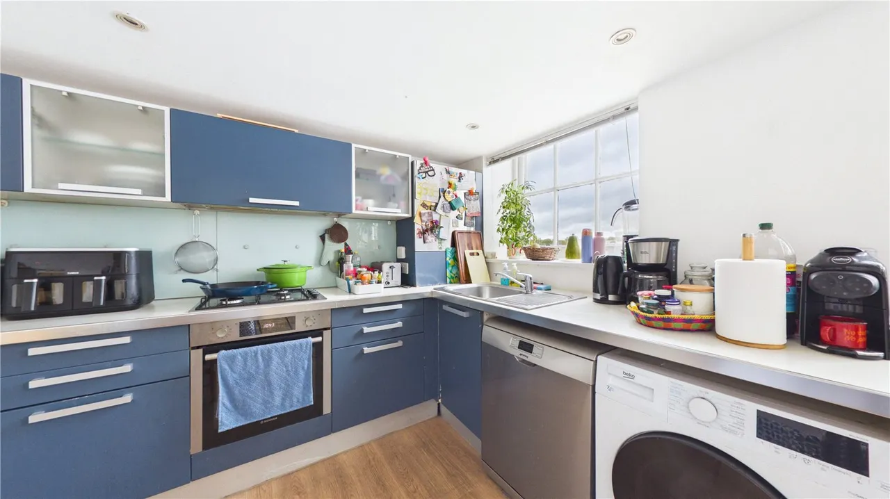 Gatton Road, London, SW17, photo 10