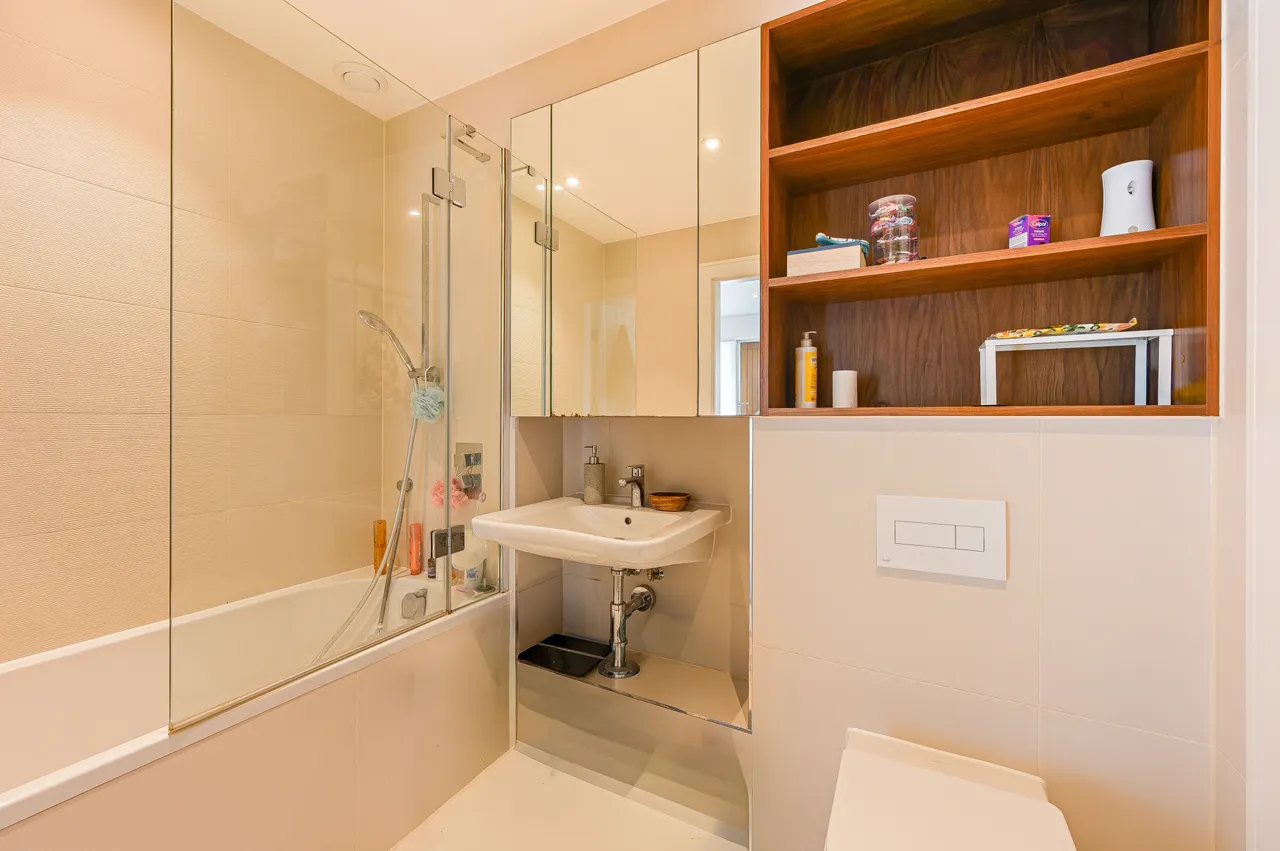 3 Portal Terrace, Handley Drive, London, photo 6
