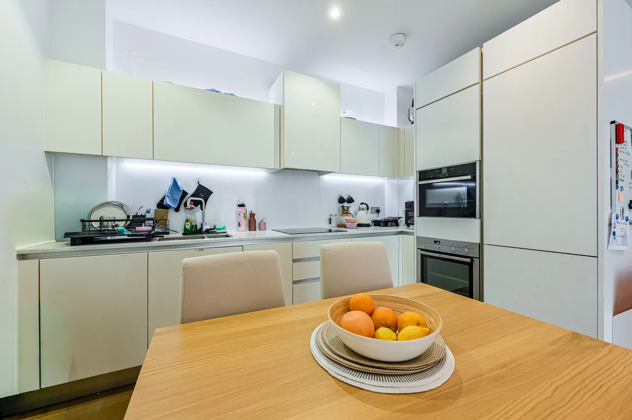 3 Portal Terrace, Handley Drive, London, photo 3